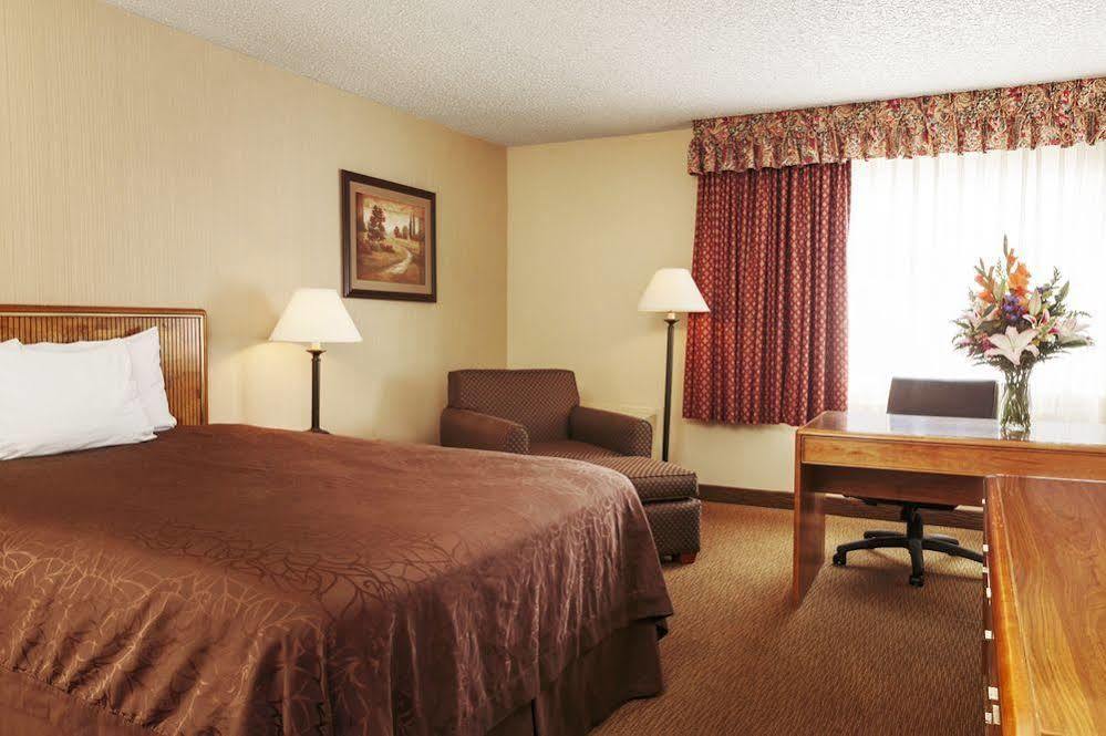 High Desert Inn Elko Buitenkant foto